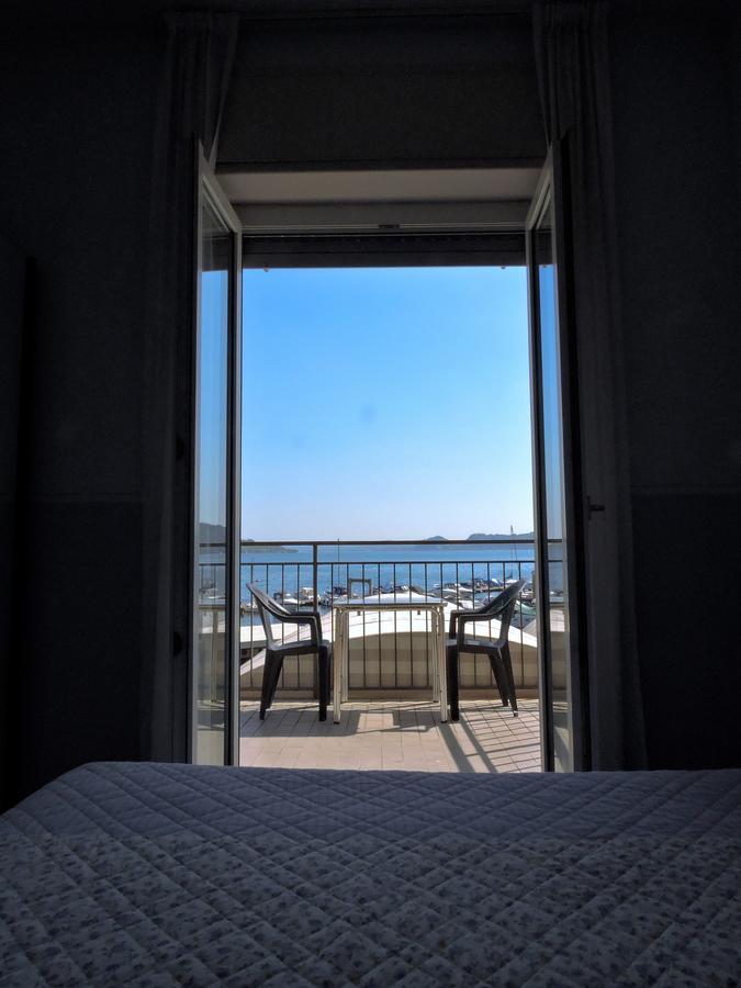 Hotel Capri เลซา ภายนอก รูปภาพ