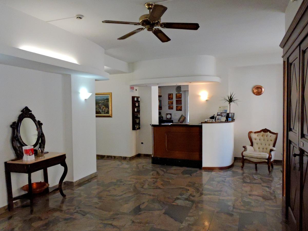 Hotel Capri เลซา ภายนอก รูปภาพ