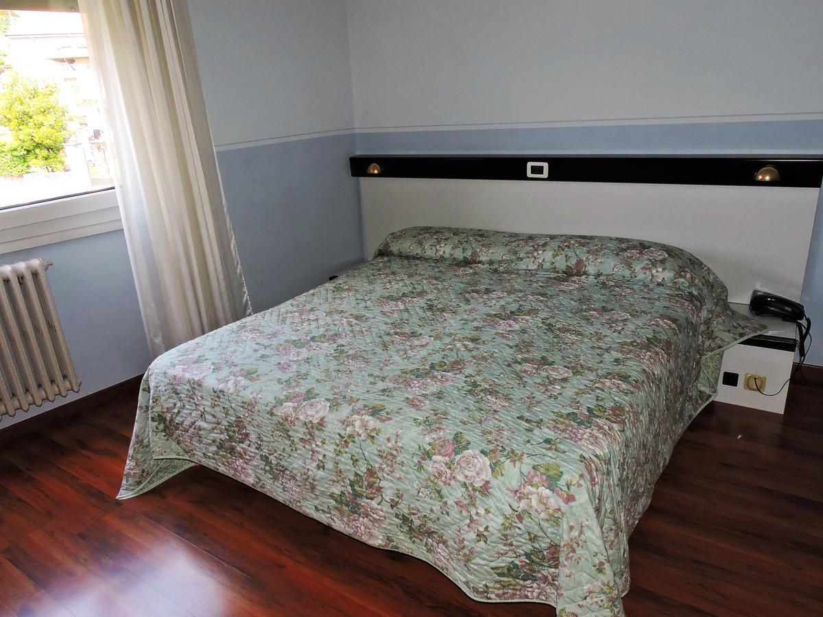 Hotel Capri เลซา ภายนอก รูปภาพ