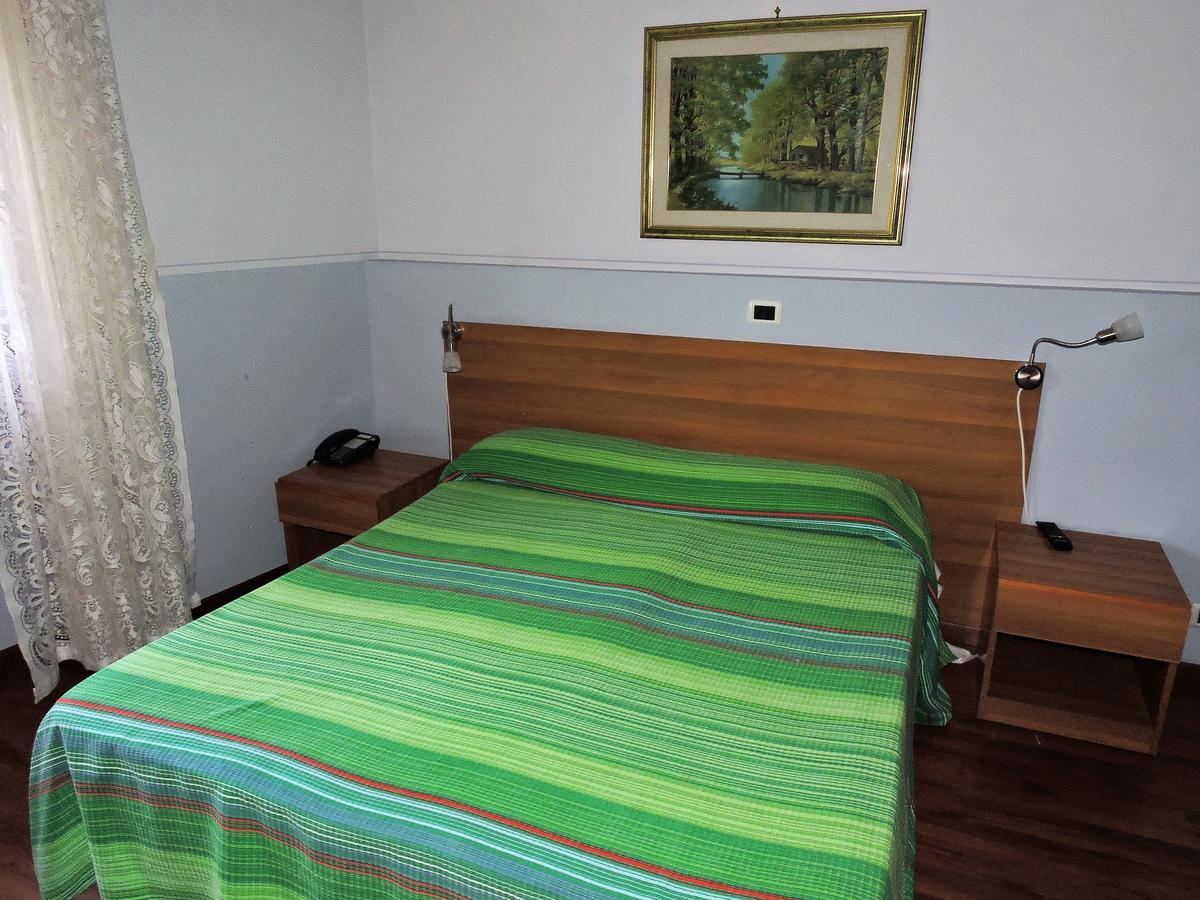 Hotel Capri เลซา ภายนอก รูปภาพ